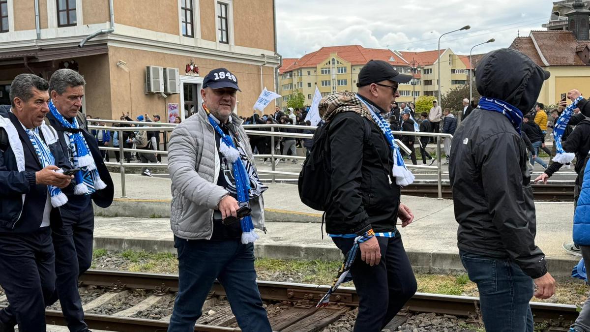 Suporterii Craiovei au plecat spre Sibiu