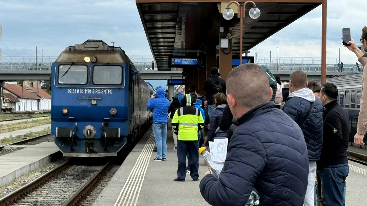 Suporterii Craiovei au plecat spre Sibiu