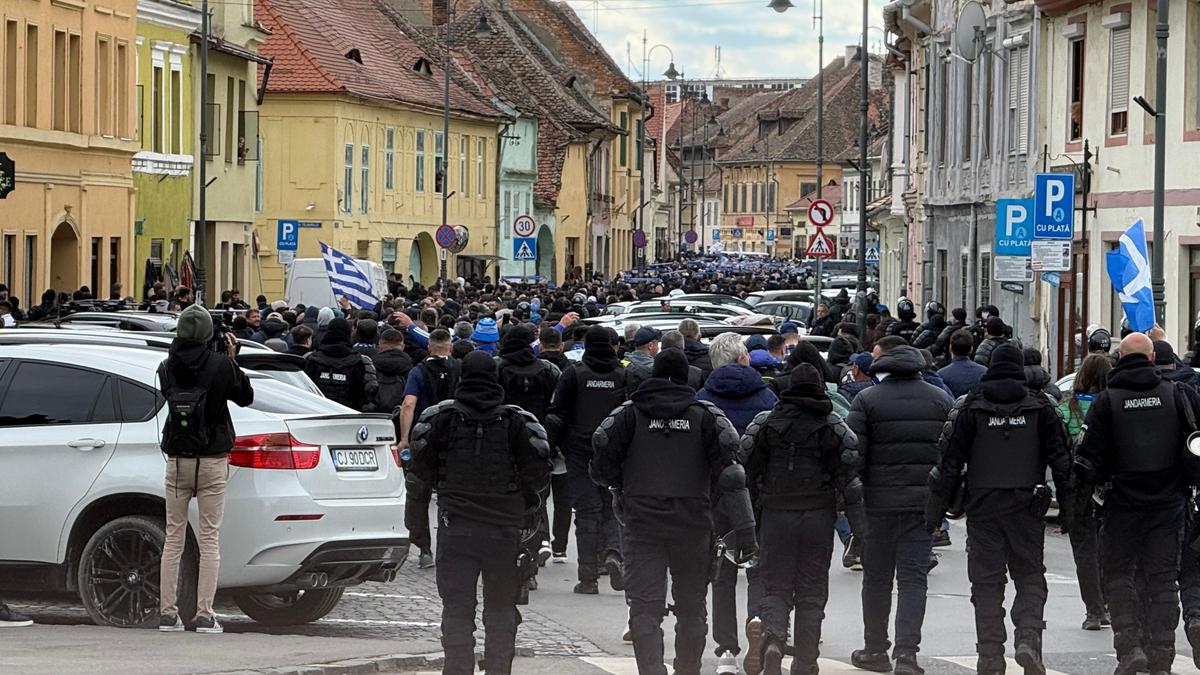 Suporterii Craiovei au plecat spre Sibiu