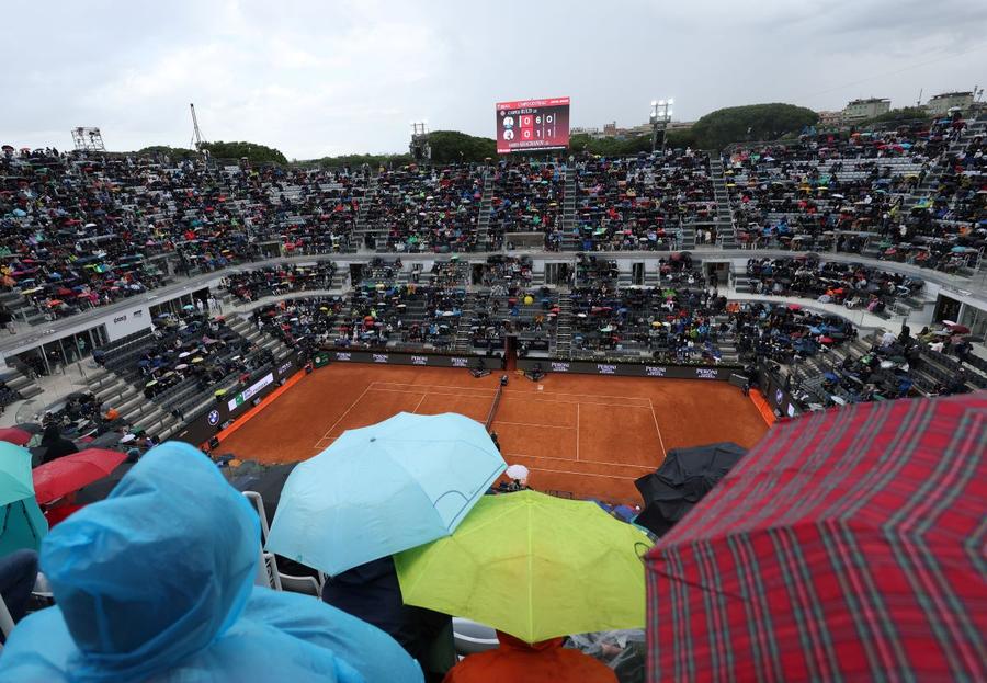 Ploaie la Roma în ziua meciului Ruud-Khachanov Foto: Guliver/GettyImages Fostul număr 2 ATP, în semifinale la Roma după un meci întrerupt două ore și 25 de minute: „Ce-ar fi o zi fără puțină dramă?”