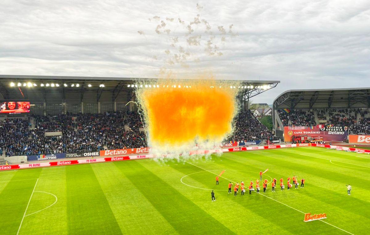 Imagini cu fanii în stadion la Sibiu, înainte de U Cluj - Universitatea Craiova
