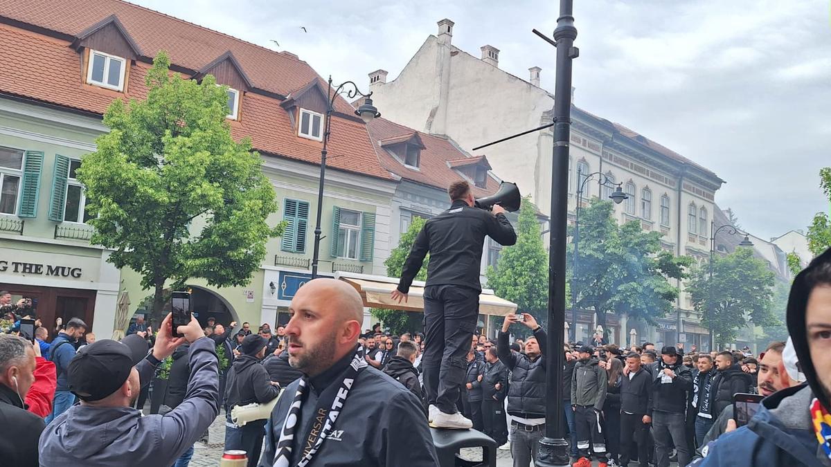 Imagini cu fanii în stadion la Sibiu, înainte de U Cluj - Universitatea Craiova