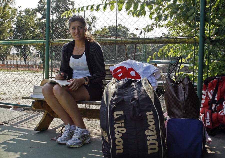 Sorana Cîrstea la 19 ani, între antrenamente și stresul Bacalaureatului / FOTO: Arhivă Gazeta Sporturilor „Vraja s-a destrămat!” » Antrenorul care mizează pe Sorana Cîrstea și la Roland Garros relatează un episod neștiut: „La 17 ani, Sorana mi-a spus acest lucru”