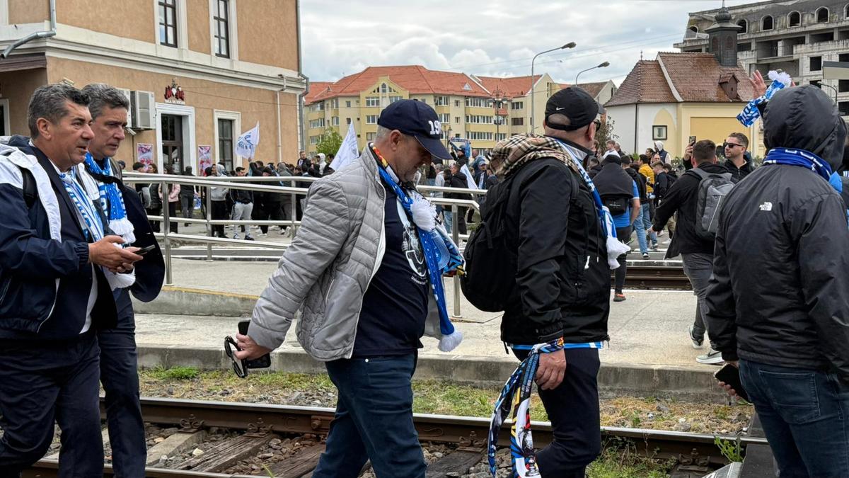 Suporterii Craiovei au plecat spre Sibiu