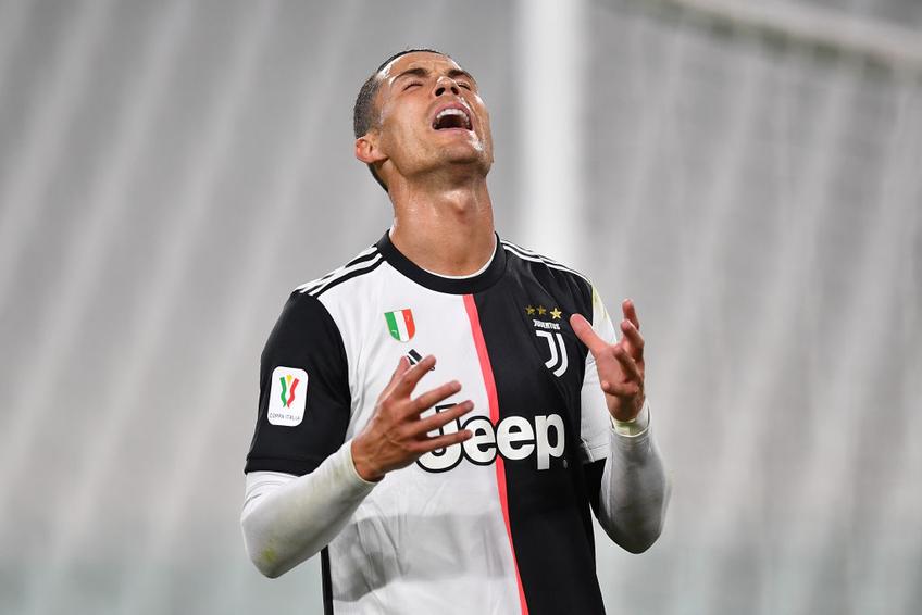 Cristiano Ronaldo a tras în bară din penalty, irosind a doua lovitură de pedeapsă în tricoul lui Juventus.