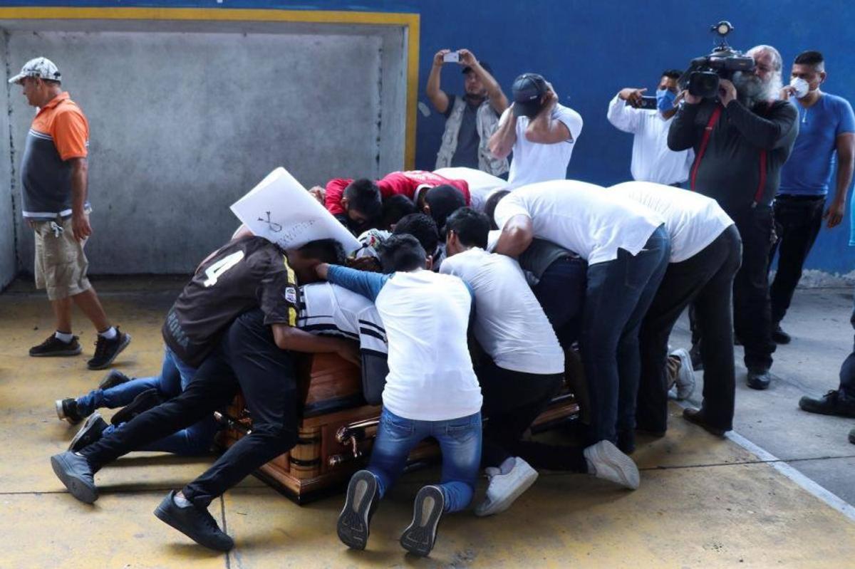 Uciderea unui fotbalist într-un raid al poliției a declanșat proteste în Mexic la fel ca în SUA » Imagini tulburătoare