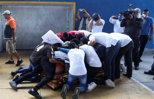 Uciderea unui fotbalist într-un raid al poliției a declanșat proteste în Mexic la fel ca în SUA » Imagini tulburătoare