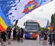 VIDEO+FOTO EXCLUSIV Ultrașii FCSB, spectacol în Berceni! Imagini de la plecarea „roș-albaștrilor” la Cluj