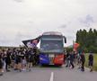 VIDEO+FOTO EXCLUSIV Ultrașii FCSB, spectacol în Berceni! Imagini de la plecarea „roș-albaștrilor” la Cluj
