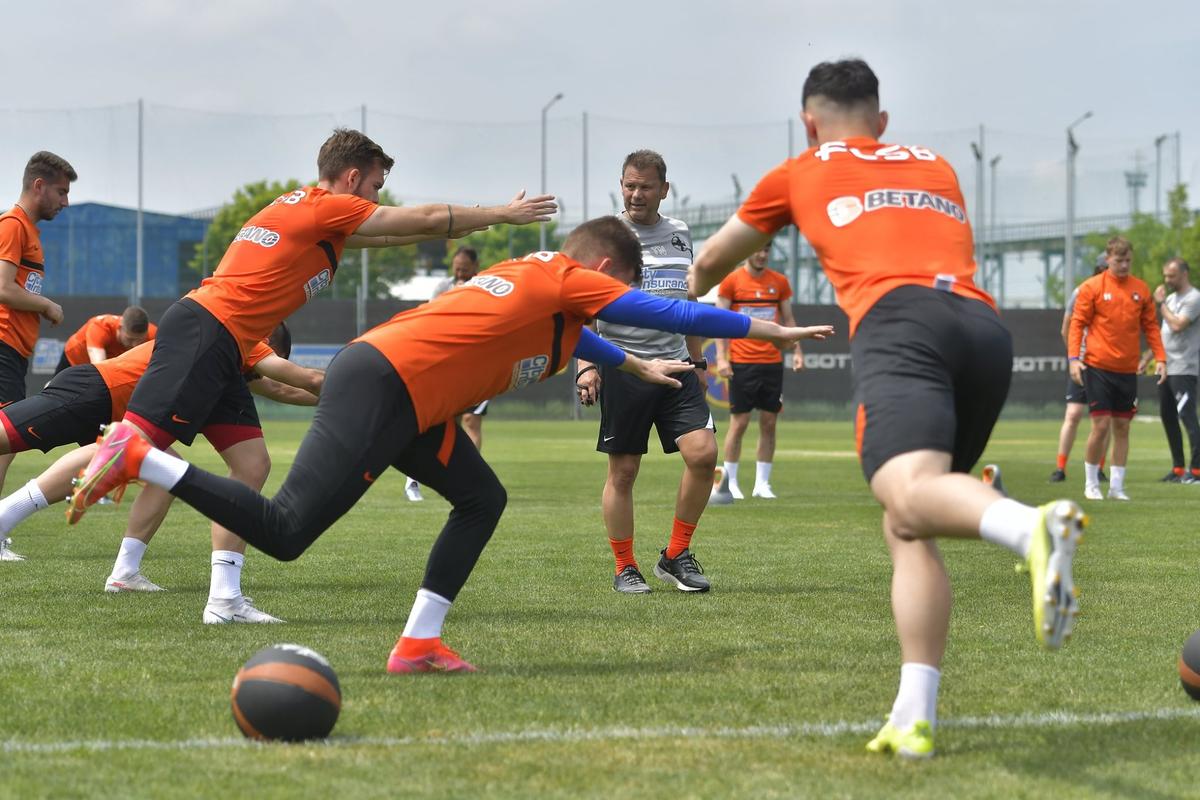 Imagini de la primul antrenament condus de Dinu Todoran la FCSB: jucătorii proaspăt transferați, prezenți