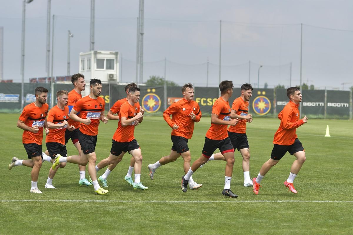 Imagini de la primul antrenament condus de Dinu Todoran la FCSB: jucătorii proaspăt transferați, prezenți