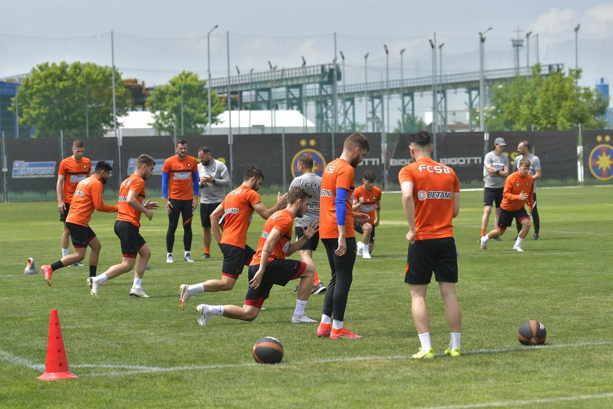Imagini de la primul antrenament condus de Dinu Todoran la FCSB: jucătorii proaspăt transferați, prezenți