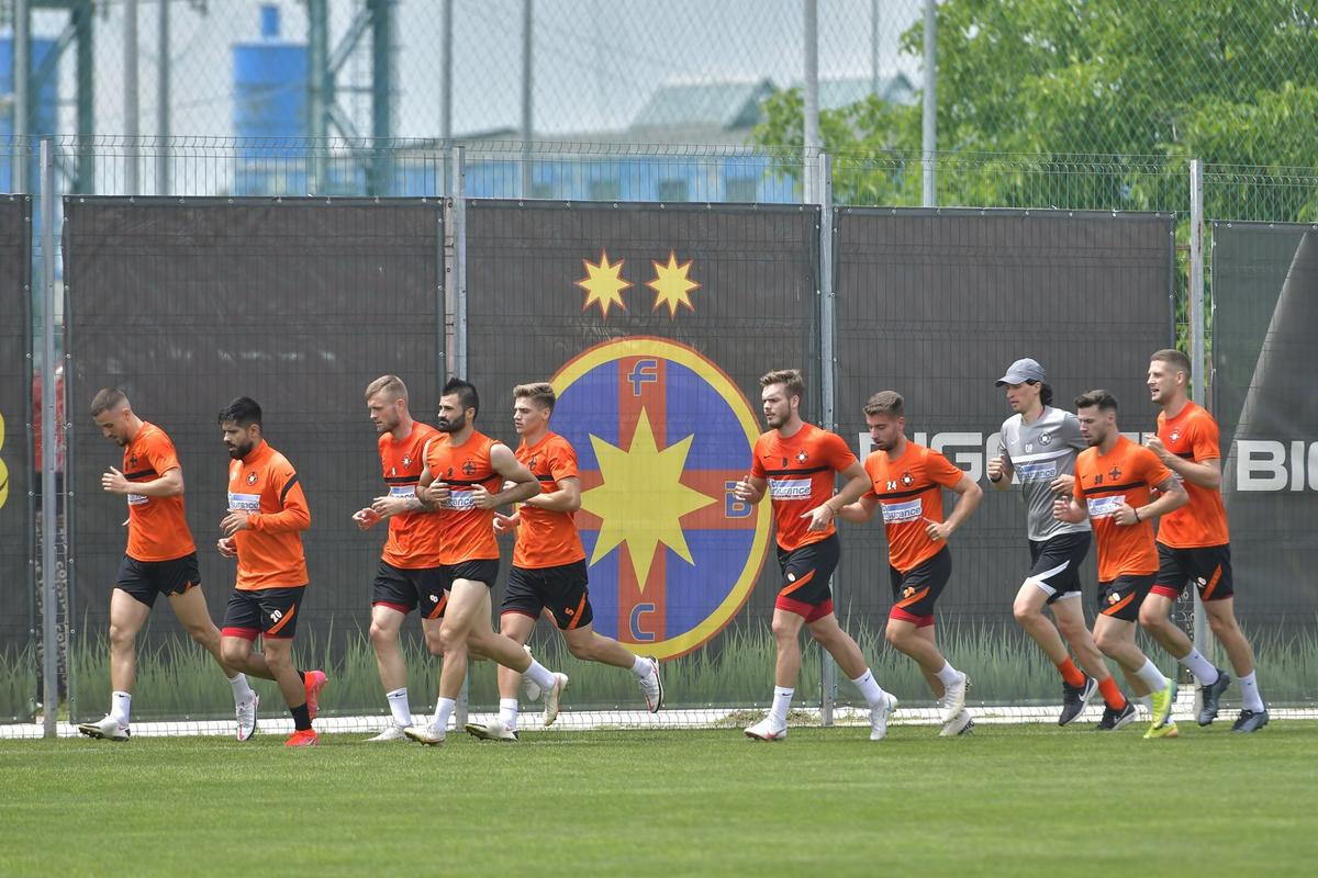 Imagini de la primul antrenament condus de Dinu Todoran la FCSB: jucătorii proaspăt transferați, prezenți