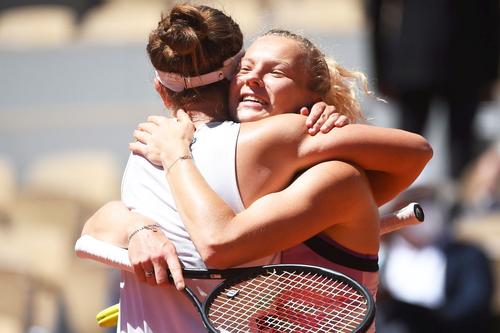 Perechea Barbora Krejcikova - Katerina Siniakova a câștigat Roland Garros // foto: Twitter @ rolandgarros
