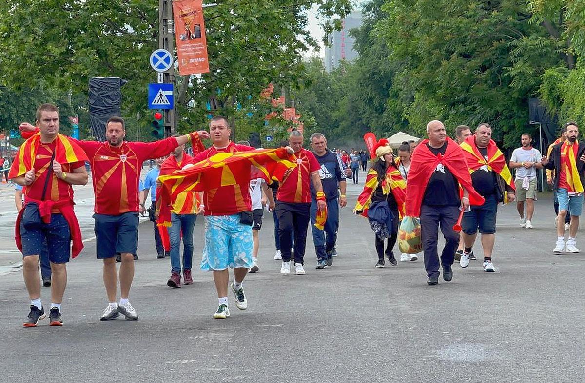 Nord-macedonenii, show în Centrul Vechi al Capitalei » Se îndreaptă acum spre Arena Națională