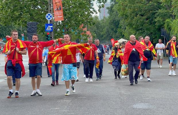Nord-macedonenii, show în Centrul Vechi al Capitalei » Se îndreaptă acum spre Arena Națională