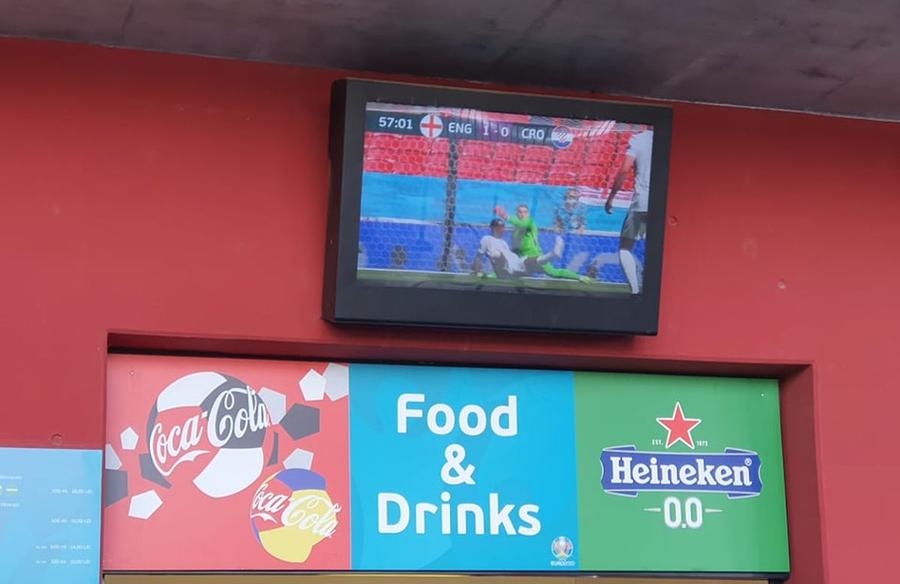 Austria - Macedonia de Nord, pas cu pas spre stadion » Reporterul GSP a urmat traseul fanilor: de la controlul medical, la fluierul de start