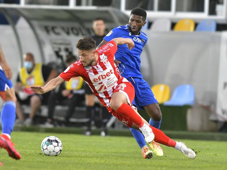 Roșu, în plan apropiat „Câinii” iau ce prind » Dinamo negociază primele 3 transferuri din mercato