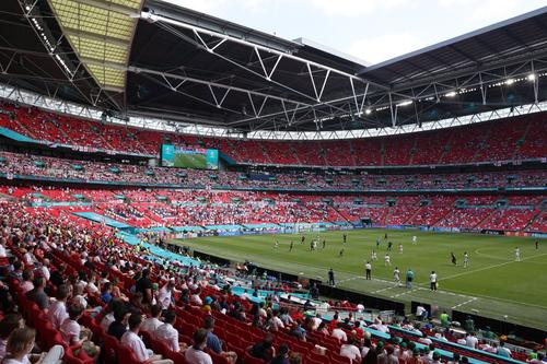 EURO 2020. Un suporter de pe Wembley a căzut din tribune chiar la începutul meciului Anglia - Croația 1-0 și se află în stare gravă la spital.