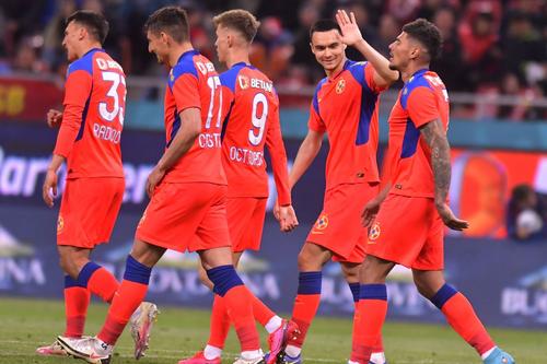 Mihai Stoica, managerul general de la FCSB, susține că Florinel Coman (24 de ani) va fi un om de bază la FCSB începând cu sezonul viitor. Astfel, Tavi Popescu (19) ar urma să fie retras inter.