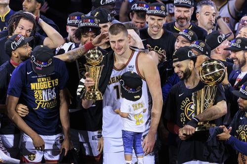 Denver Nuggets câștigă din nou pe terenul lui Miami Heat, 108-95, și conduce cu 3-1 în finala NBA înainte de revenirea în Colorado. Foto: Imago