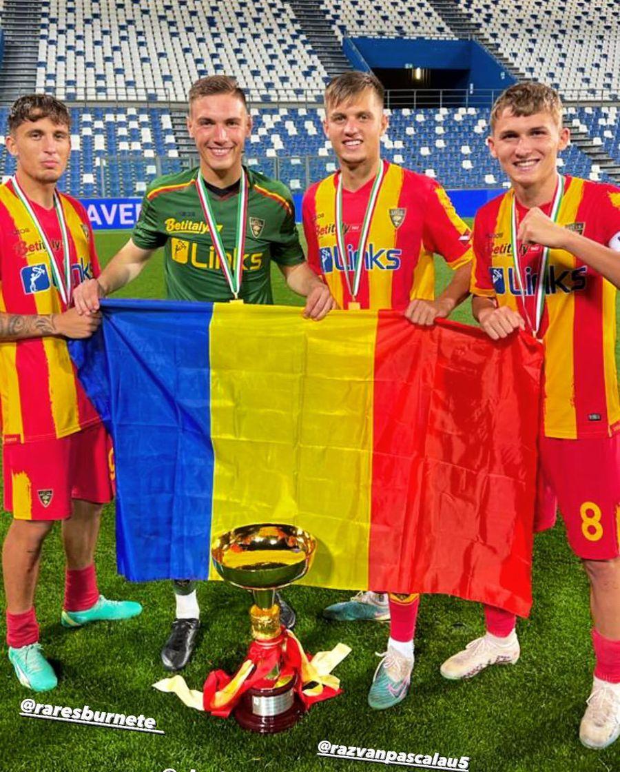 De la stânga la dreapta: atacantul Rareș Burnete, portarul Alexandru Borbei, fundașul Răzvan Pășcălău și mijlocașul Cătălin Vulturar Cătălin Vulturar, căpitanul campioanei „Lecce romena”: „Am reușit să alcătuim un grup formidabil, o adevărată familie!”
