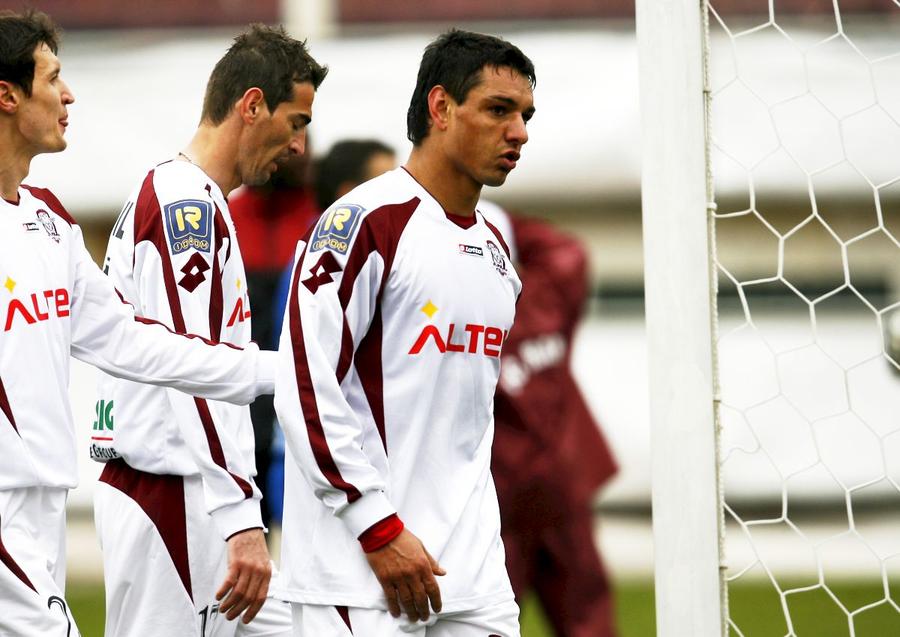 Ionel Ganea la Rapid, în sezonul 2006-2007, foto: GSP Răzvan Lucescu a povestit: „M-am oprit în dreptul lui Ionel Ganea, mă gândeam să îi dau un pumn...” » Ce a urmat: „Ai grijă, Răzvan, că nu știi cum ești jos”