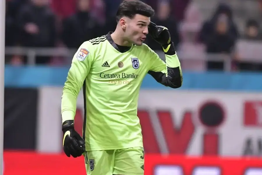 Robert Popa / Foto: GSP.ro „Domino” cu portari » Din Superliga, direct în Liga 2: echipa i-a întrerupt împrumutul brusc, după ce l-a luat pe portarul liderului