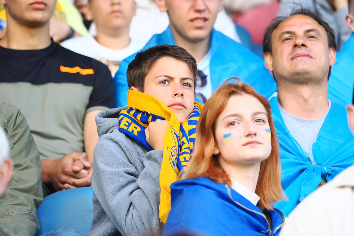 Ucraina învață să zâmbească din nou, alături de Mudryk și Zinchenko » Am asistat la primul antrenament al adversarei: chiote de bucurie în locul sirenelor și al războiului blestemat