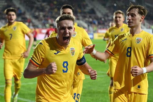 Louis Munteanu are 13 minute jucate în tricoul primei reprezentative a României