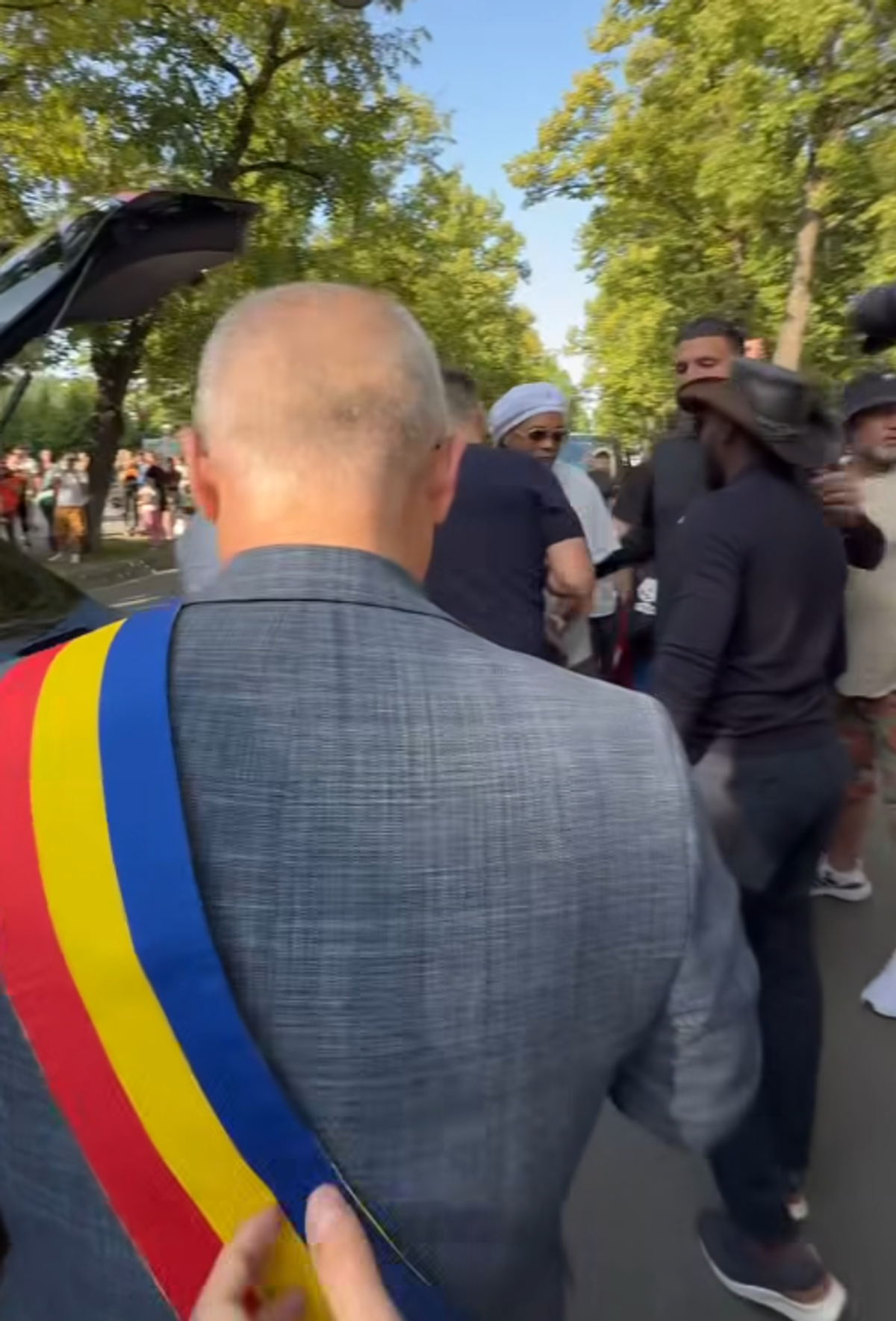 Ronaldinho a ajuns la Cluj și a fost așteptat de Emil Boc » Ce cadou i-a făcut primarul