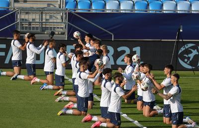 I-a pus în genunchi pe jucători! Antrenament oficial inedit al naționalei României înaintea meciului cu Spania, de la Euro U21