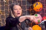 Ioana Cosma, două momente antologice la TV: „M-am dat jos de pe scaun live, MM era în studio...” + Personajul celebru care i-a provocat o criză de râs: „Îmi curgea rimelul!”