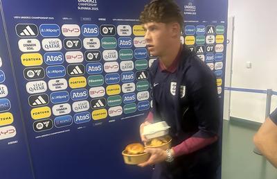 Incredibil ce au mâncat vedetele de zeci de milioane de euro din Premier League după victoria cu Cehia U21! » Părerea specialistului: „E o bombă inflamatorie”