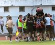Jucătorii Gloriei, sărbătorind un gol în timpul barajului cu SCM Râmnicu Vâlcea // foto: Facebook @ Gloria Bistrița