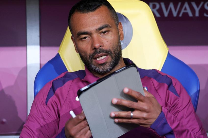 Ashley Cole, pe bancă la meciul naționalei U21 a Angliei / FOTO: Ionuț Iordache (GSP)