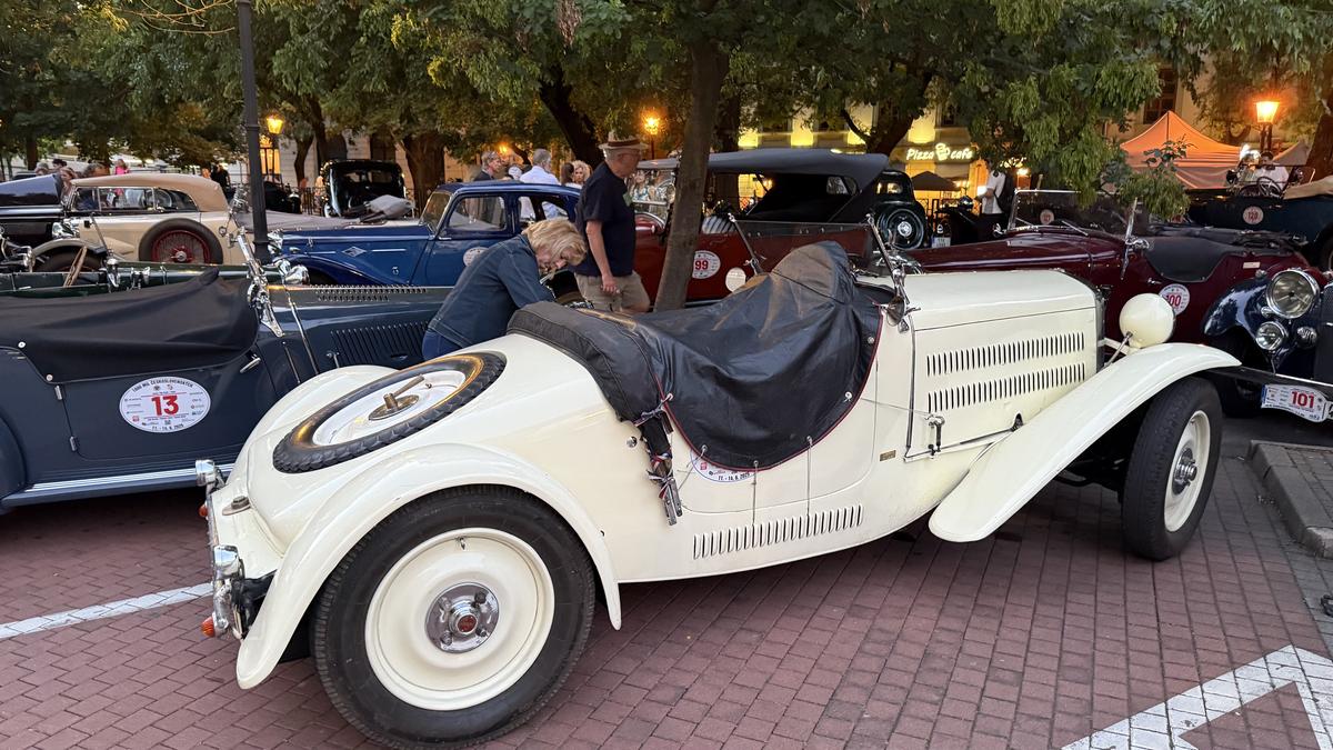 Imagini ca din perioada interbelică » Echipa GSP a participat la o cursă auto istorică: peste 100 de mașini de colecție