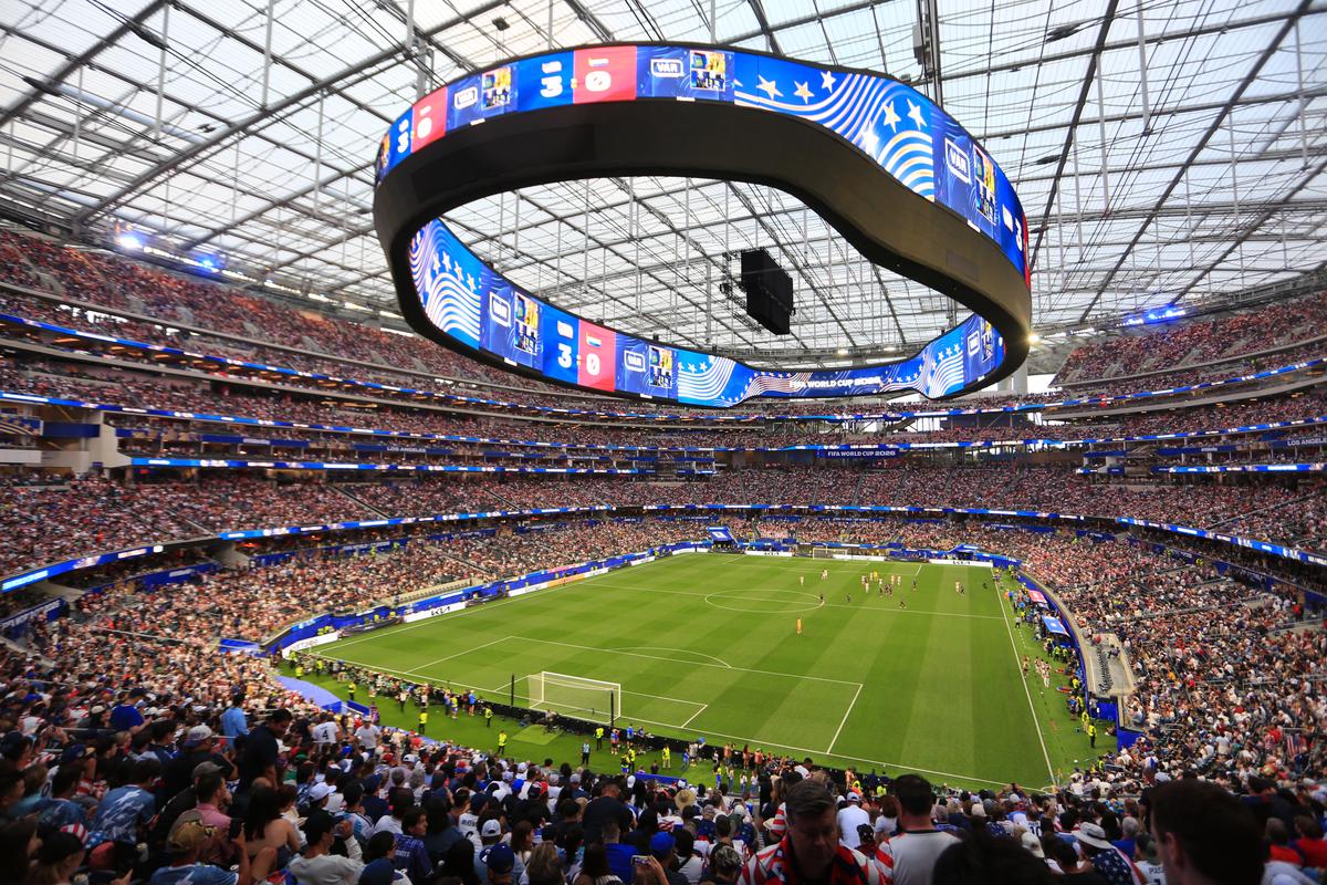 Imagini cu arena SoFi din Los Angeles
