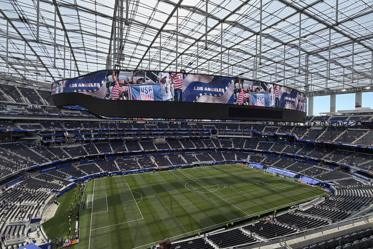 Imagini cu arena SoFi din Los Angeles