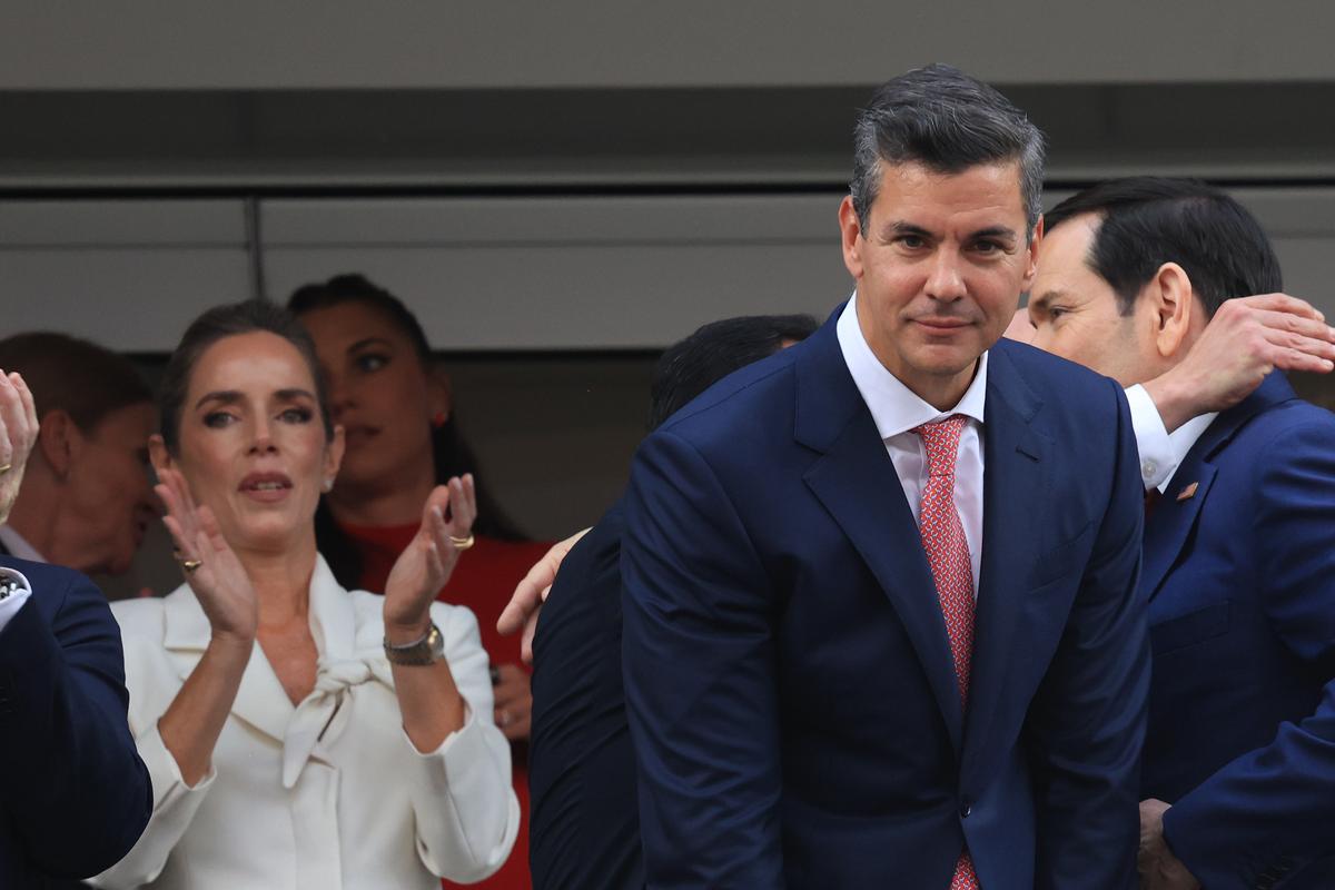 Oficialii prezenţi la meciul SUA - Paraguay 4-1