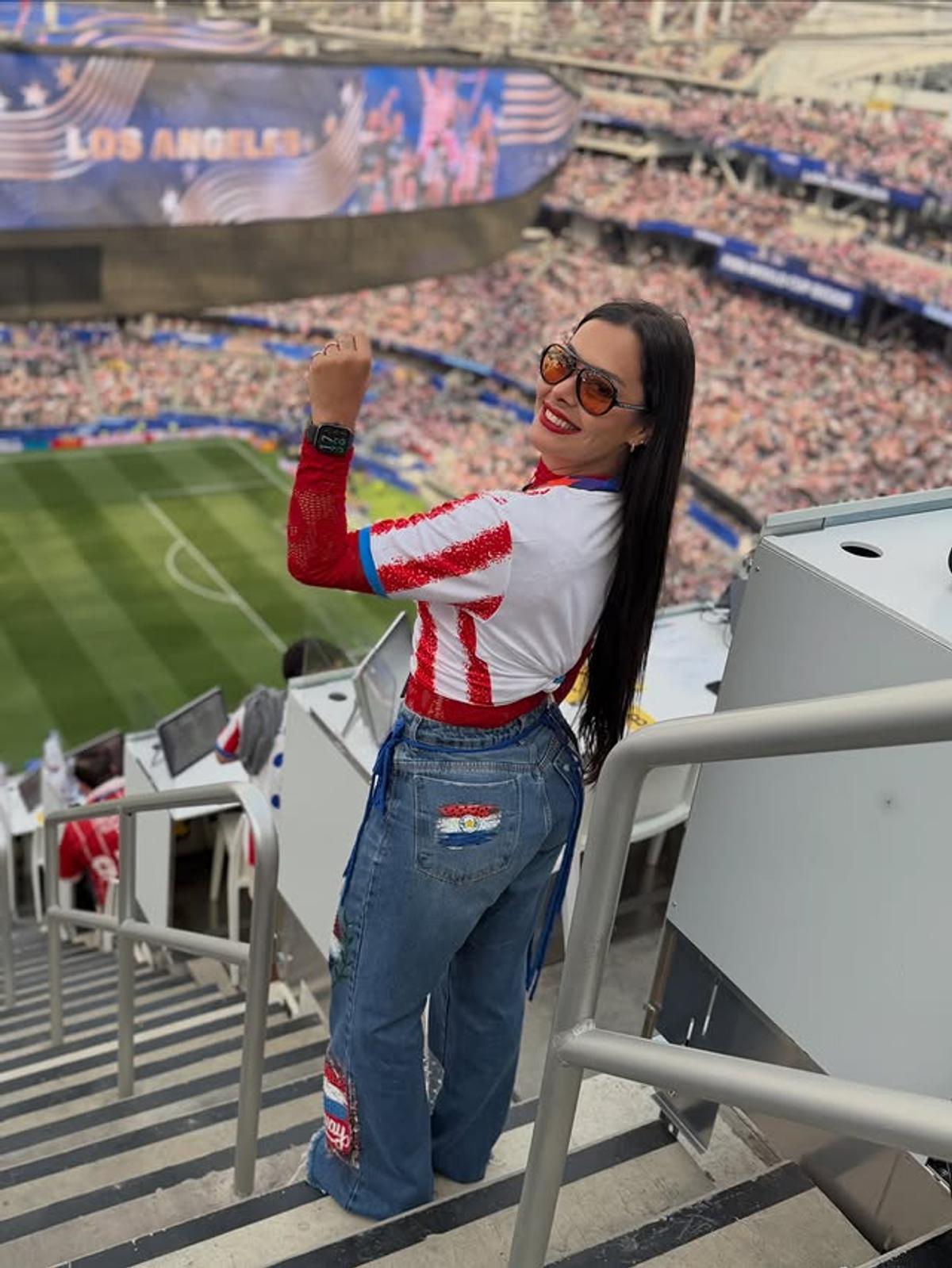 Toți o țin minte cu telefonul în decolteu, iar acum s-a întors după 16 ani! Larissa Riquelme, apariție de nerecunoscut la SUA - Paraguay