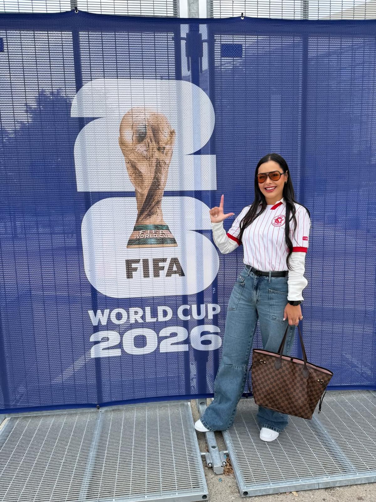 Toți o țin minte cu telefonul în decolteu, iar acum s-a întors după 16 ani! Larissa Riquelme, apariție de nerecunoscut la SUA - Paraguay