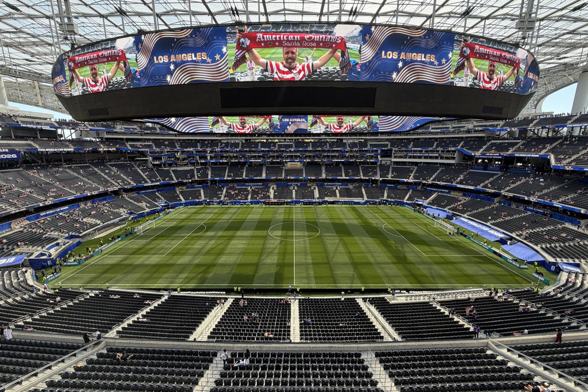 Imagini cu arena SoFi din Los Angeles