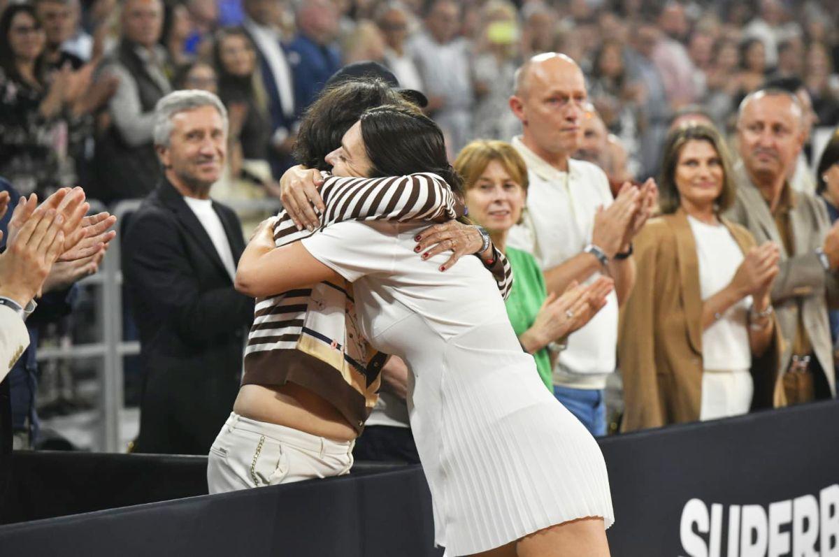 Discursul Simonei Halep nu se putea încheia într-un mod mai emoționant: „Vreau să rămâneți puțin în picioare!”