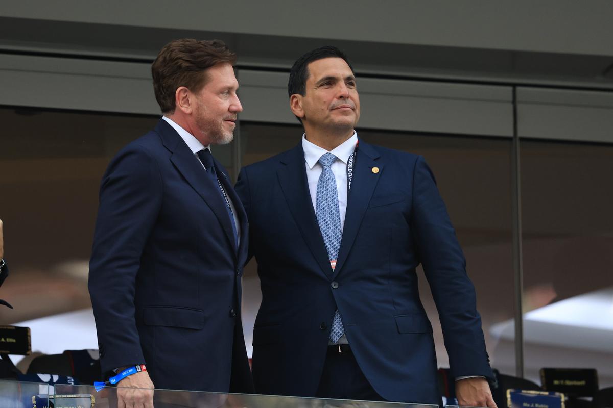 Oficialii prezenţi la meciul SUA - Paraguay 4-1