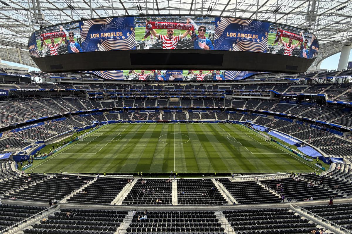 Imagini cu arena SoFi din Los Angeles