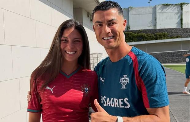 „Șterge-ți lacrimile. Ești frumoasă”. Cristiano Ronaldo a consolat-o pe influenceriță, după o întâlnire emoționantă la Mondial