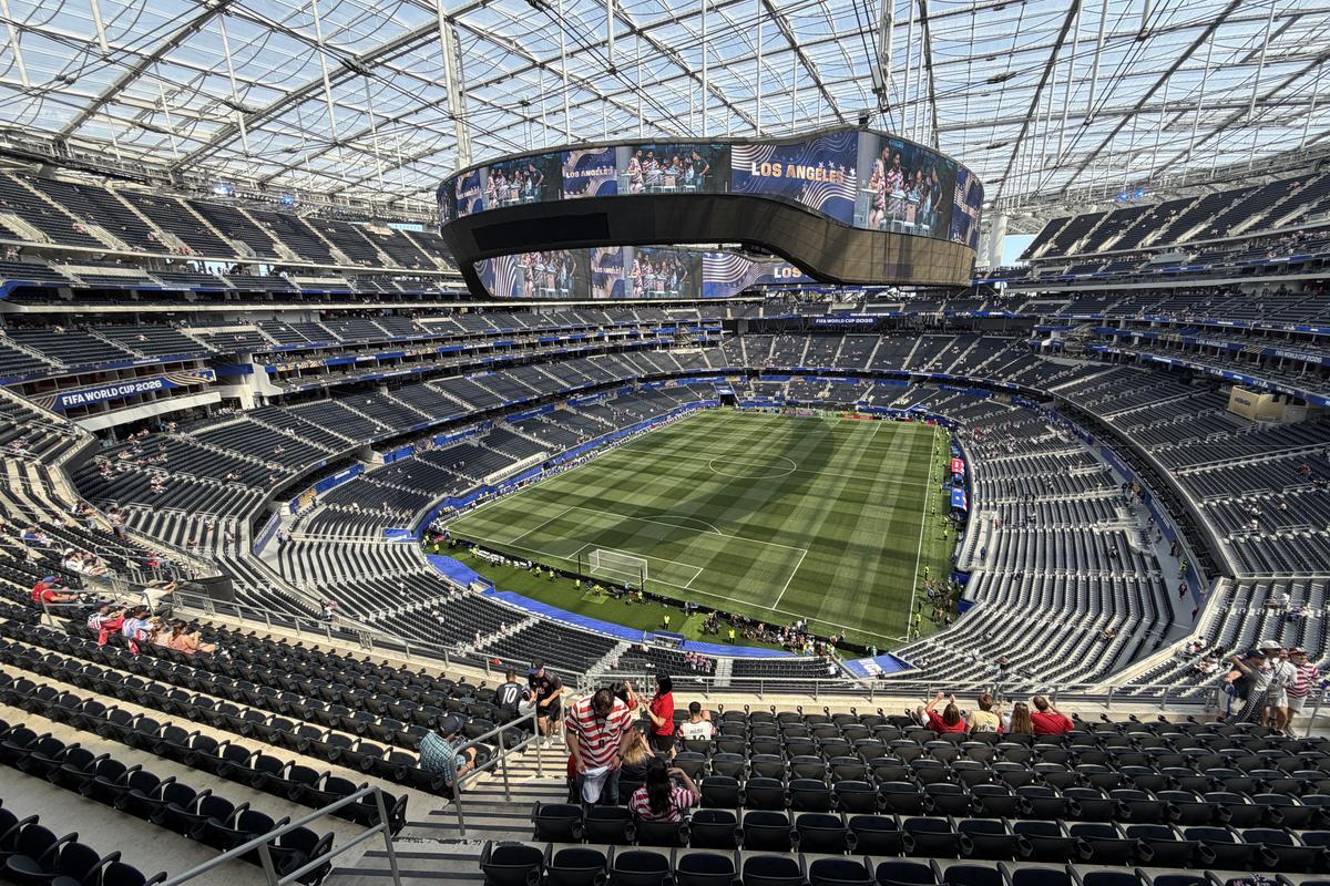 Imagini cu arena SoFi din Los Angeles