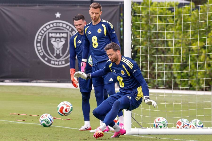 Și-a riscat viața pentru a-și împlini visul american » Povestea celui mai în vârstă jucător la acest Mondial