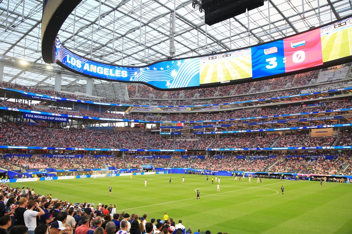 Imagini cu arena SoFi din Los Angeles